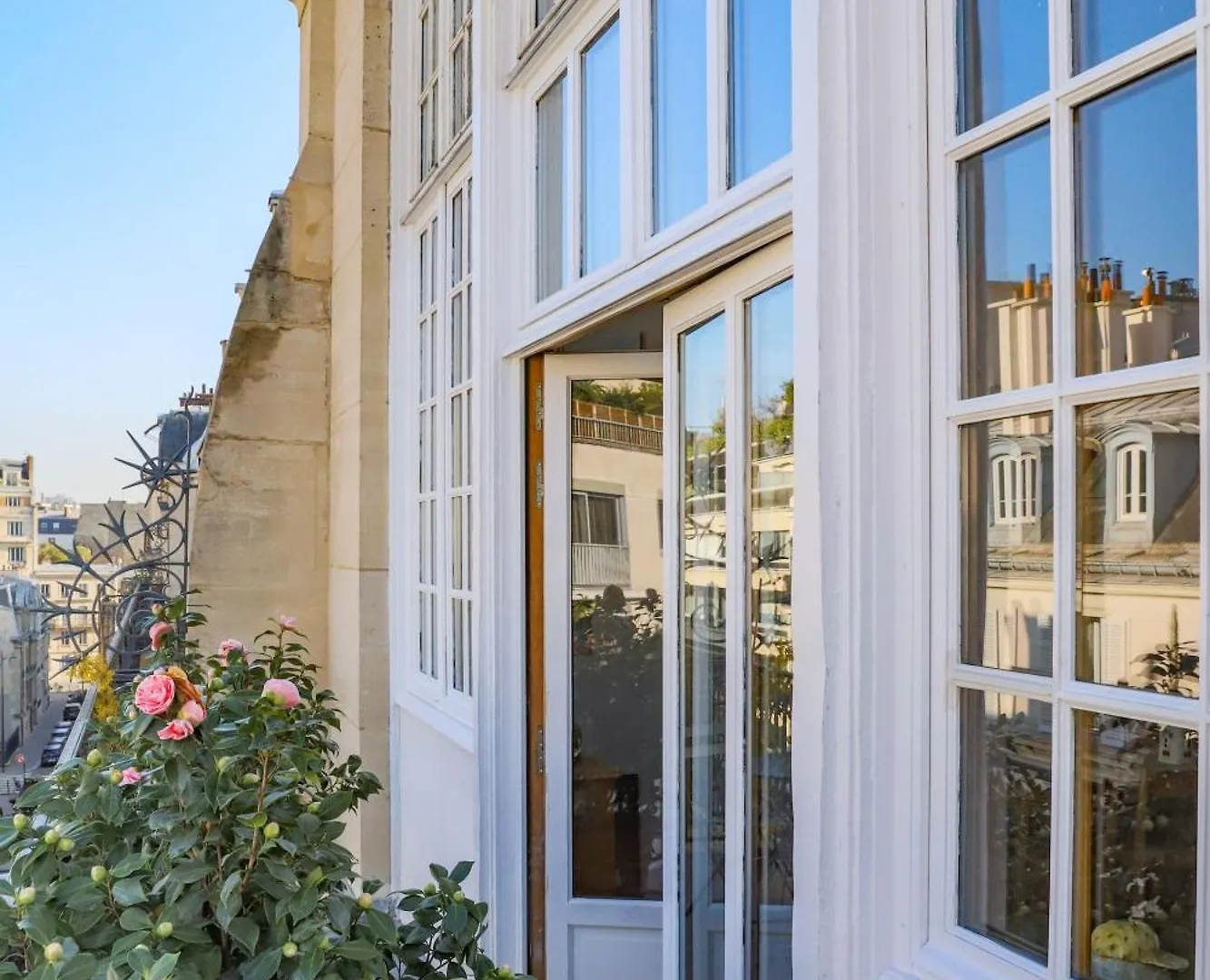 Apartment Parc Monceau Artist's Atelier